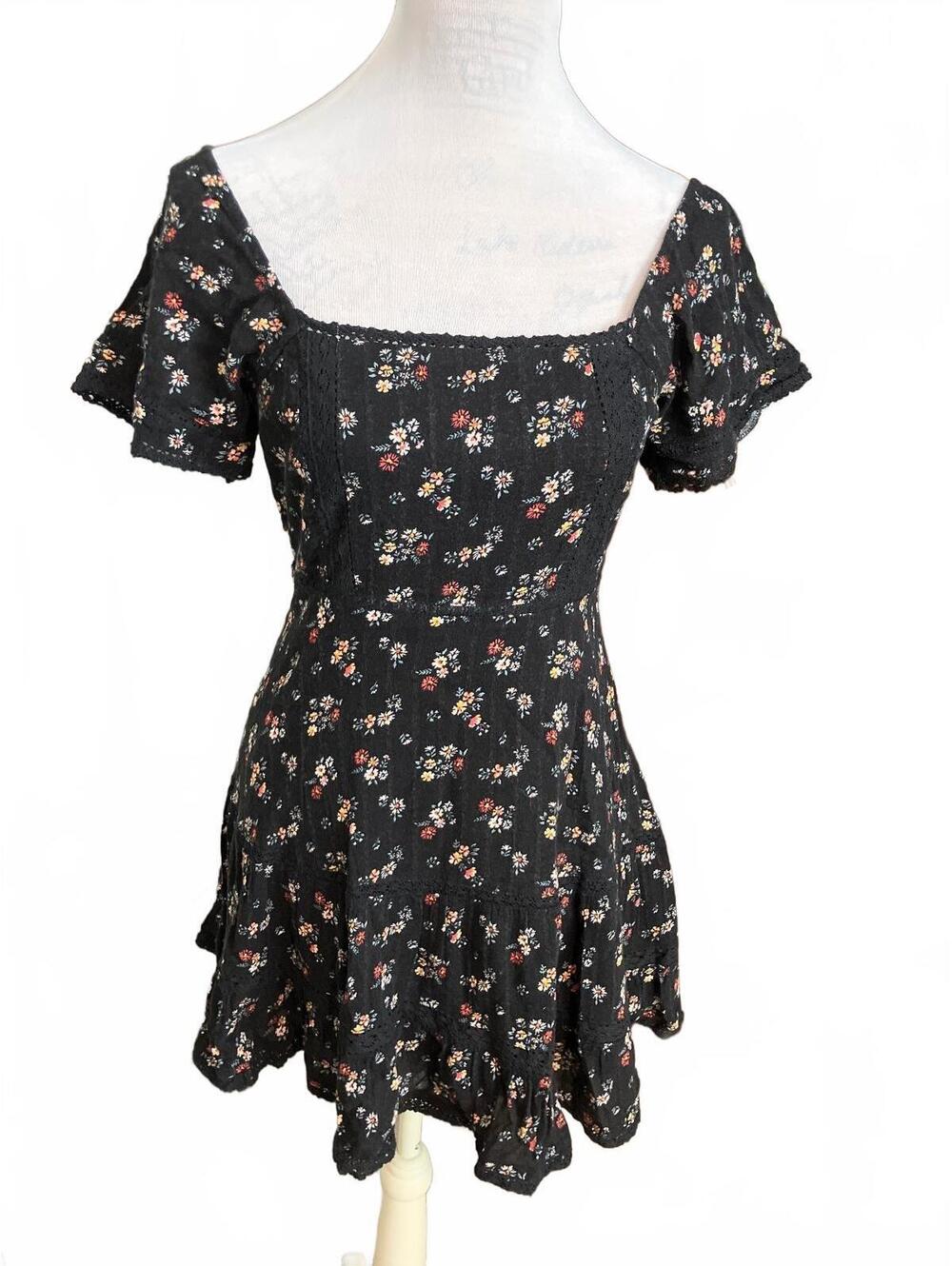 Pre-Loved American Eagle Short Sleeve Dres W/Square Neckline